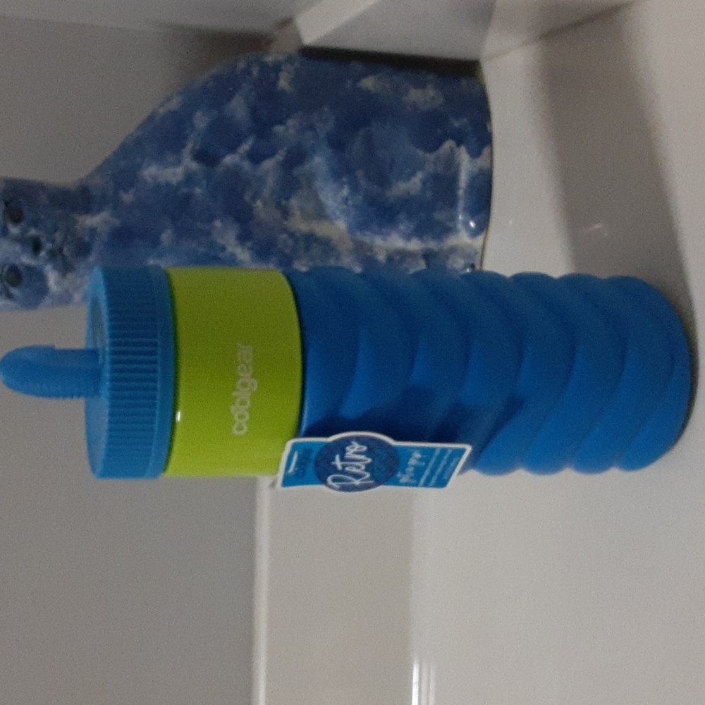 🌹 Coolgear water bottle with removable sleeve. Retro style.Blue and green.  NWT